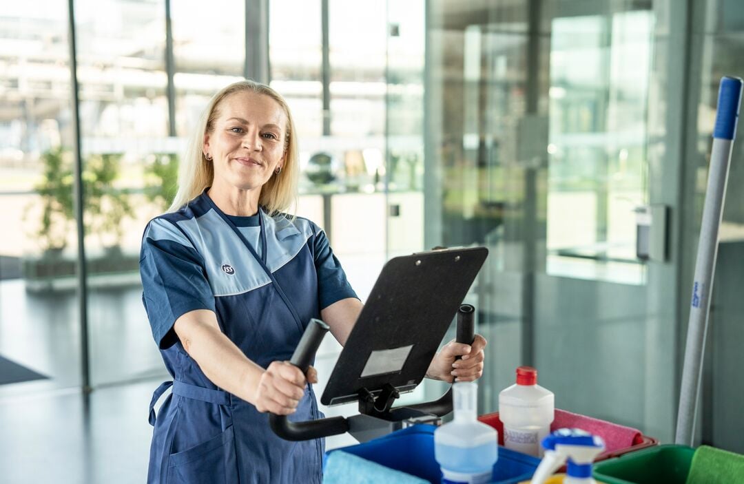 Web_Desktop-2024_ISS_AT_Various Services_02_Hero photo