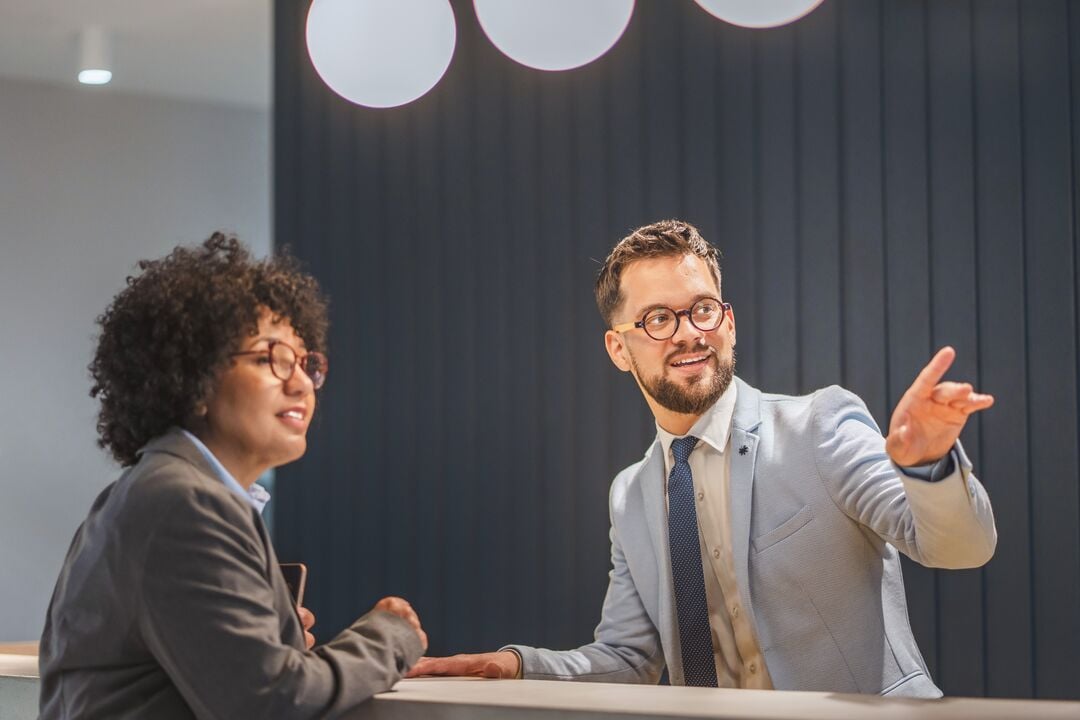 Web_Desktop-Multicultural businesspeople meeting at the reception in the company