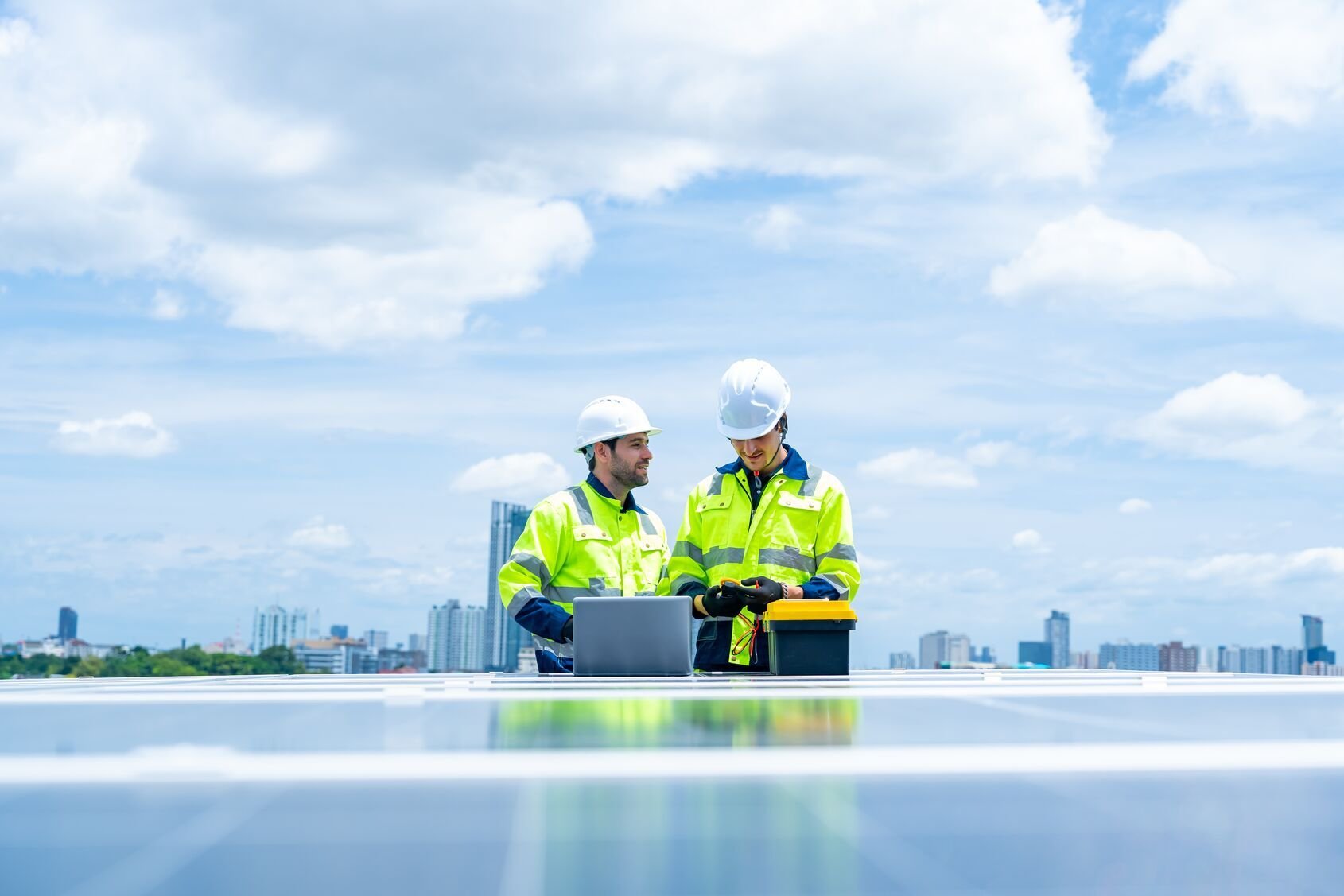 Web_Wide-AdobeStock_1646356580